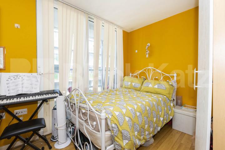 Located within a new development is this large studio with a balcony  Blake Building, New River Village, Crouch End / Hornsey